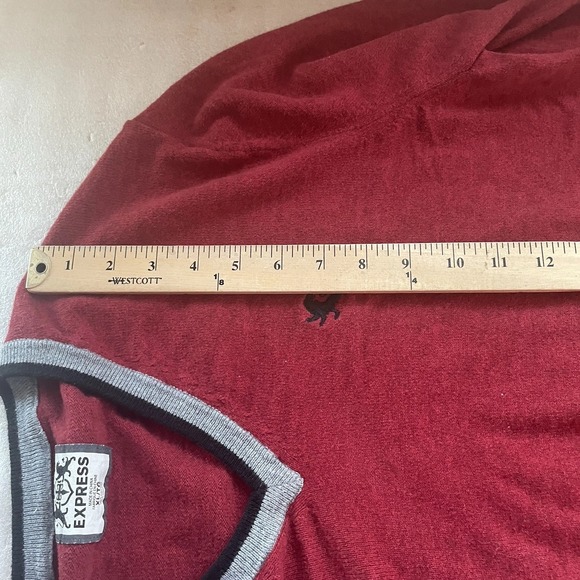 Express V Neck Sweater Men XL Red Cotton Knit Pullover Embroidered Lion Logo - Picture 7 of 13